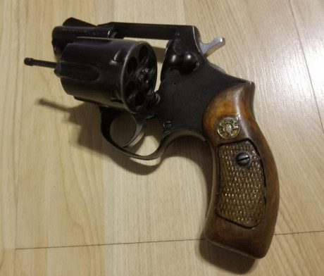 Vendo revolver Llama de 2", calibre 38 spl, modelo Scorpio.
Licencia A. Tiene muy pocos disparos, 02