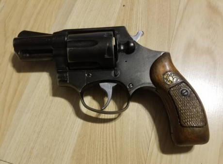 Vendo revolver Llama de 2", calibre 38 spl, modelo Scorpio.
Licencia A. Tiene muy pocos disparos, 00