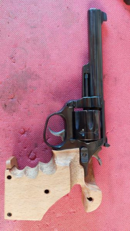 Buenas, vendo cacha anatómica para revolver astra macht, aunque iría bien en otro modelo de astra. 
es 02