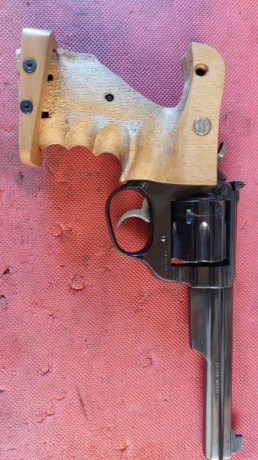 Buenas, vendo cacha anatómica para revolver astra macht, aunque iría bien en otro modelo de astra. 
es 01