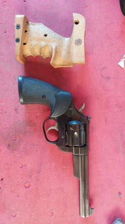 Buenas, vendo cacha anatómica para revolver astra macht, aunque iría bien en otro modelo de astra. 
es 00