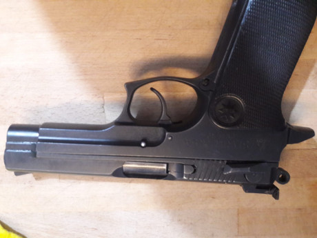 Buenos días ,se vende pistola marca STAR 30 M calibre 9 mm pb.en buen estado.Mecanismos de repuesto.
Precio 00