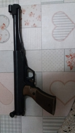 - Se pone en venta pistola Gamo Center en calibre 4,5. Su estado es prácticamente impecable. Es 100% operativa. 01