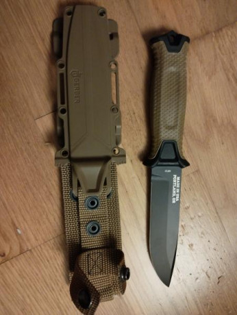 Vendo Gerber Strongarm impecable, sin uso alguno, original. Pomo rompecristales, funda de Kydex que se 02