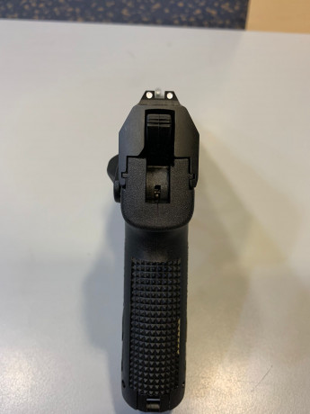 VENDO PISTOLA HK - USP modelo STANDARD en estado de REESTRENO.
Calibre 9 mm.
El arma no es mía,....es 02