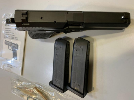VENDO PISTOLA HK - USP modelo STANDARD en estado de REESTRENO.
Calibre 9 mm.
El arma no es mía,....es 10