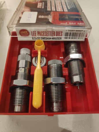 Vendo dies Lee 6,5x55 Swedish Mauser, nuevos a estrenar.
Precio  €, incluye shell holder y cacito, envio 00
