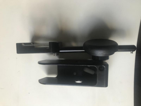 Vendo funda tipo daa race máster sin estrenar 50€, 3 portacargadores 60€ y cachas daa rojas para cz75 02