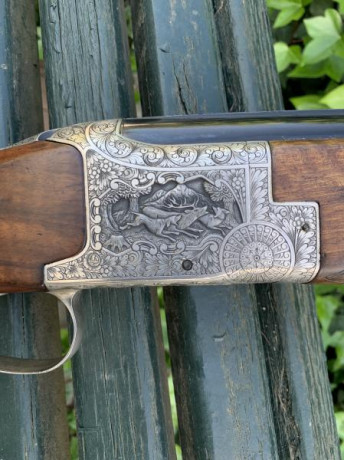 Hola, vendo escopeta calibre 12, choques 3 y 1, 71 cm de cañón y monogatillo.
Es un modelo de gran exclusidad 01