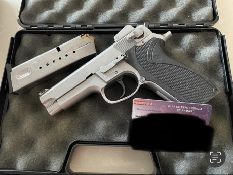 Una de la pistolas mas usadas por las policías y cuerpos americanos. Agrupa muy bien y tiene un tiro muy 00