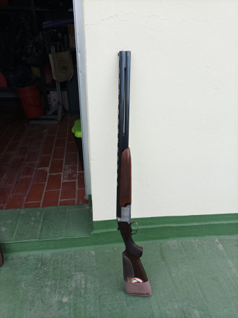 Se vende superpuesta de un compañero , escopeta de caza marca  FRANCHI calibre 12 de 71 de cañón y 3 y 02
