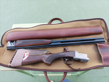 Se vende superpuesta de un compañero , escopeta de caza marca  FRANCHI calibre 12 de 71 de cañón y 3 y 01