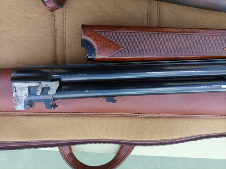 Se vende superpuesta de un compañero , escopeta de caza marca  FRANCHI calibre 12 de 71 de cañón y 3 y 00