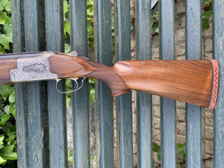 Hola, vendo escopeta calibre 12, choques 3 y 1, 71 cm de cañón y monogatillo.
Es un modelo de gran exclusidad 20
