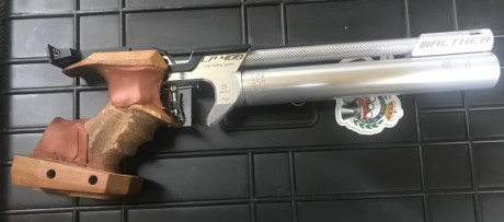 Buenas noches,
Se pone a la venta una Walther LP 400 con dos botellas de un compañero del Club.
Su precio 02