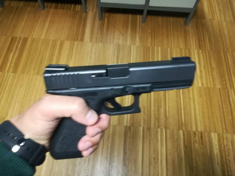 Buenas noches compañer@s, se vende por no usar Glock 17 Gen 3 con varios extras( disparador a 2kg., miras 02