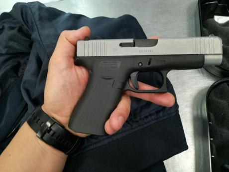 Buenas tardes, se pone a la venta Glock 48 Silver Slime, calibre 9mm. Parabellum por no usar. Está nueva, 02