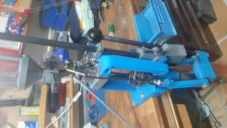 -Vendo en perfecto estado de uso y lista para recargar unos 500 cartuchos del 9-P en una hora, Prensa 01