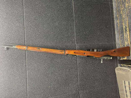 El Mosin-Nagant ..
es un rifle militar accionado por cerrojo, con cargador de cinco proyectiles, que 80