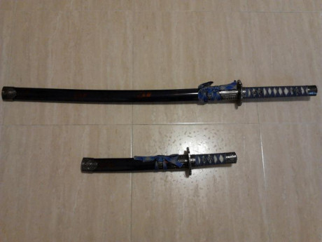 Katana y tanto de decoración. Están en Madrid.
Precio por las dos piezas 30 eruos. 00