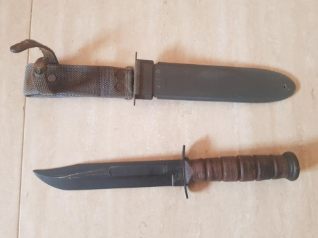 KABAR USA original Camillus N.Y. Se pueden ver los marcajes en el cuchillo y en la funda. La funda es 02