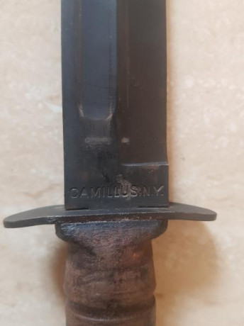 KABAR USA original Camillus N.Y. Se pueden ver los marcajes en el cuchillo y en la funda. La funda es 00