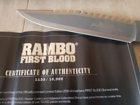 Cuchillo Rambo especial 25 aniversario. Funda cuero y certificado. En el mango están todos los utiles.
 00