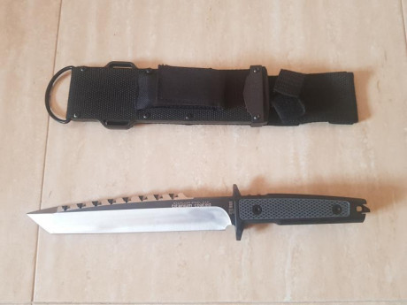 No tengo ni idea de que tipo de cuchillo es. Es de marca china.
  Solo recogida y pago en metálico. Está 01