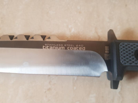 No tengo ni idea de que tipo de cuchillo es. Es de marca china.
  Solo recogida y pago en metálico. Está 00