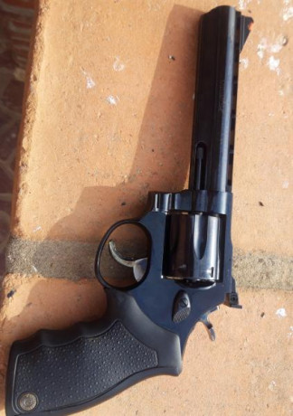 Hola,por fallecimiento del dueño un amigo vende este revolver taurus de 6" en 357-38,solo ha disparado 02