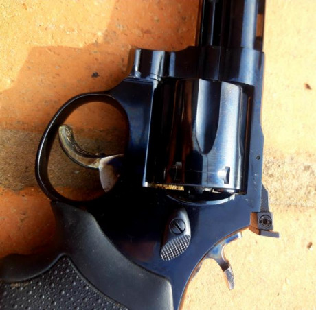 Hola,por fallecimiento del dueño un amigo vende este revolver taurus de 6" en 357-38,solo ha disparado 01