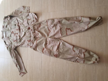Nuevo. Sacado de la bolsa para hacer la fotos. Uniforme árido desierto. Talla XL. Chaqueta Axila a Axila 02