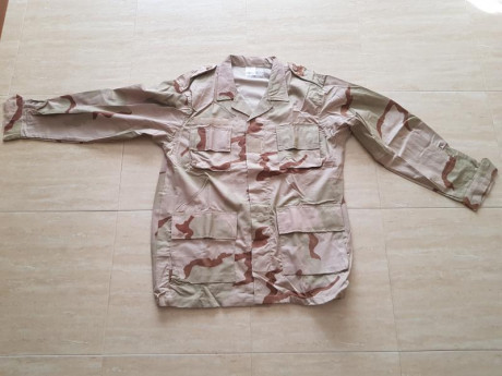 Nuevo. Sacado de la bolsa para hacer la fotos. Uniforme árido desierto. Talla XL. Chaqueta Axila a Axila 00