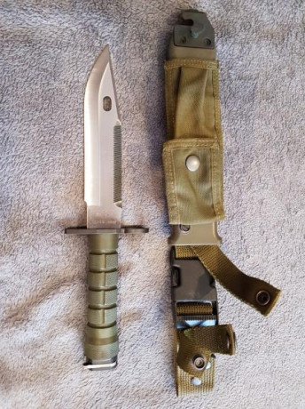 Vendo auténticas bayonetas M9A1 para el famoso fusil de asalto M16 americano. Las legendarias bayonetas 01