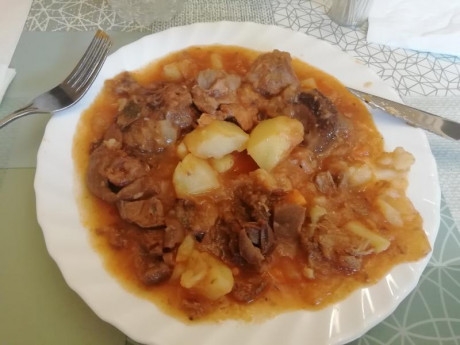 Hoy para comer acelgas hervidas y chuletón de vaca gallega vieja con seis semanas de maduración en cámara 150