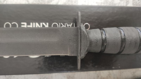 Cuchillo de dotacion del US army, acero 1095 al carbono y hoja fosfatada, clip afilado para el contrato 00
