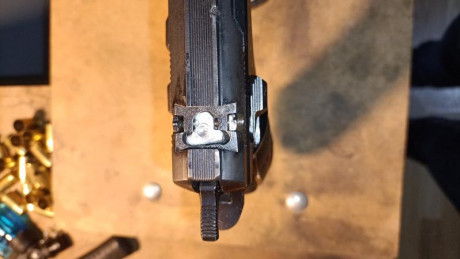 muy buenas compre una cz 85 del año 88 sin la mira trasera mi pregunta era si hay algun compañero con 50