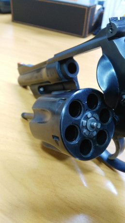 Un compañero me ha pedido que le ponga en venta este revólver.Se vende  S&W modelo 28 Highway Patrolman 01