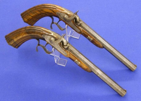Voy a colocar unas fotos de un arma larga alemana de llave de mecha del siglo XVI. 112