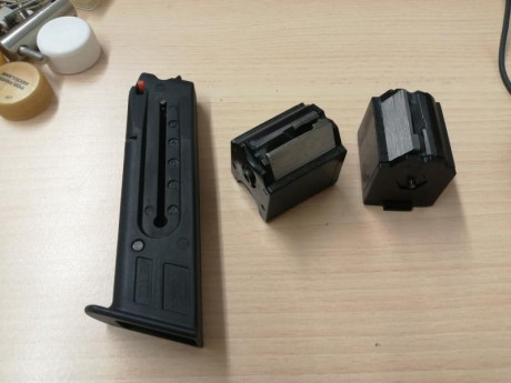 Tengo estos tres cargadores del 22Lr, el de tanfoglio lo compre pensando que me serviría para mi Cz, pero 00