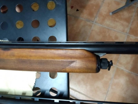 Se vende repetidora beretta 301, cañón de 71 cm, ánima 18.3, choke indica ** , pero el armero midió y 21