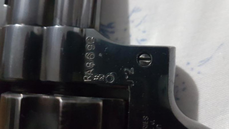 Hola compis. Tengo un llama super comanche en 357 magnum con ese n° de serie. Con ese dato se puede saber 00