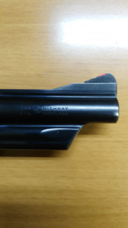 Un compañero me ha pedido que le ponga en venta este revólver.Se vende  S&W modelo 28 Highway Patrolman 12