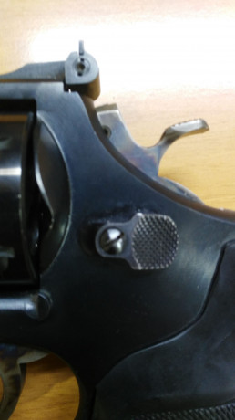 Un compañero me ha pedido que le ponga en venta este revólver.Se vende  S&W modelo 28 Highway Patrolman 10