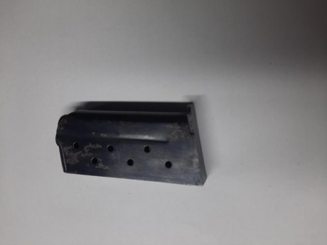 Se vende cargador de carabina destroyer para munición de 9 largo.
Precio 15 euros. 02