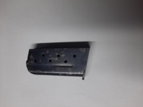 Se vende cargador de carabina destroyer para munición de 9 largo.
Precio 15 euros. 01