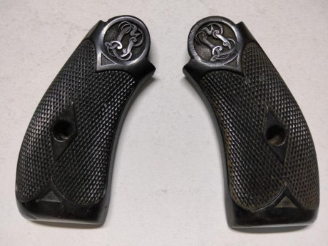 Hola
voy a poner toda la coleccion de cachas de pistolas Eibarresas a la venta 
hay de bastantes modelos 160