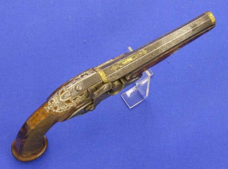Voy a colocar unas fotos de un arma larga alemana de llave de mecha del siglo XVI. 142