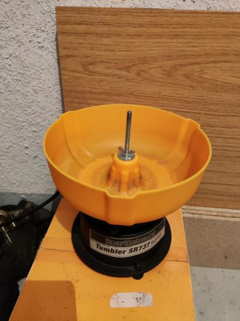 Se vende tumbler SmartReloader SR737 Nano y martillo de inercia de la misma marca(solo tiene casquillo 01