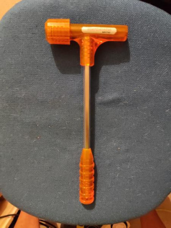 Se vende tumbler SmartReloader SR737 Nano y martillo de inercia de la misma marca(solo tiene casquillo 00